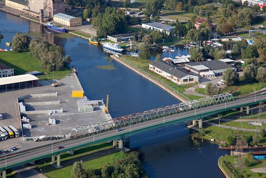 Lotnicze, EU, PL, warm-maz. Most Unii Lubelskiej na rzece Elblag w Elblagu.